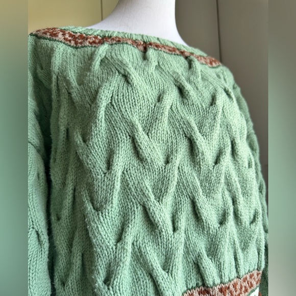 Vintage Handknit Sweater in Mint green Chunky Knit Wool Unisex Unique Style - Picture 4 of 11